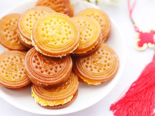 15、软糯香甜的红薯夹心饼,成品。