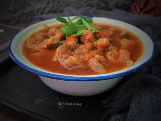 10、酸辣酥肉汤,酸辣汤的辣来自于胡椒粉，喜欢辣的可以多放点胡椒粉。