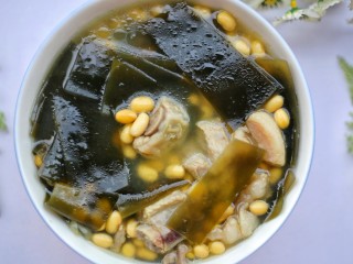 16、清甜浓郁的海带黄豆排骨汤,赶紧做一个。