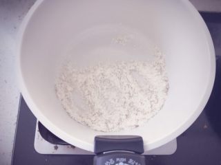 10、奶香玉米浓汤 宝宝辅食,翻炒至微微发黄即可