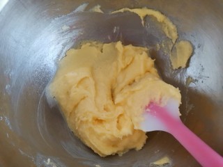 3、网红莎布蕾曲奇饼干（原味+巧克力口味）,翻拌均匀