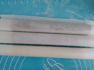 11、网红莎布蕾曲奇饼干（原味+巧克力口味）,用油纸卷起来，放入冰箱冷藏30分钟