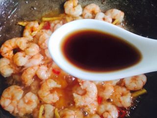 26、双笋炒虾仁（芦笋+玉米笋）,加一勺香醋翻炒均匀