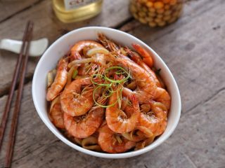 12、洋葱油爆虾,成品油亮亮