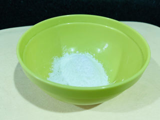 5、芝麻薄脆饼干,糖粉15克；