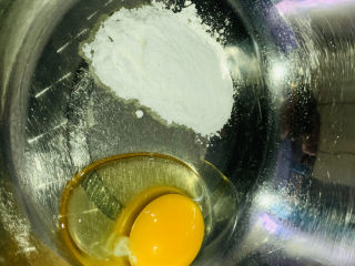 7、芝麻薄脆饼干,加入糖粉；