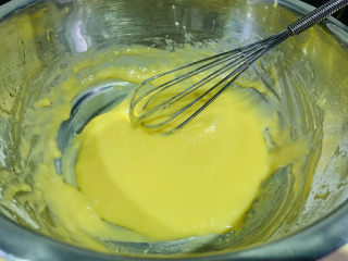 13、芝麻薄脆饼干,搅拌均匀；