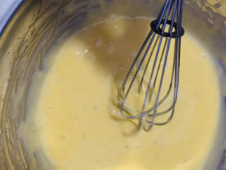 16、芝麻薄脆饼干,全部搅拌均匀即可，这些搅拌的工作可以交给小朋友，哈哈