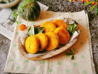 15、脆皮南瓜饼,取出装盘 凉凉