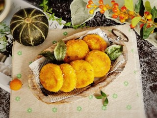 16、脆皮南瓜饼,外皮酥脆  软糯香甜