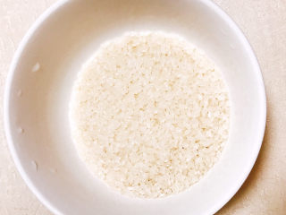 3、玉米肉末粥,准备好珍珠米