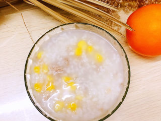 16、玉米肉末粥,装入碗中即可食用。