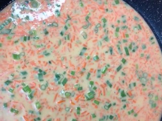 4、早餐鸡蛋饼,弄成薄饼