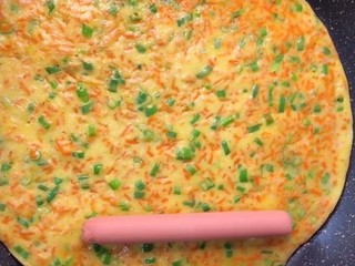 6、早餐鸡蛋饼,放上火腿