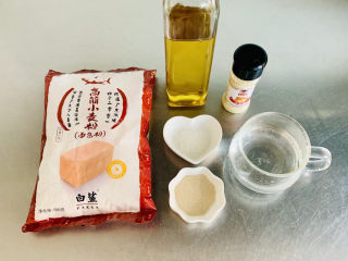 1、鲜肉榨菜锅盔,准备面团材料