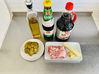 4、鲜肉榨菜锅盔,馅料部分材料准备