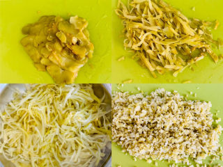 5、鲜肉榨菜锅盔,将榨菜清洗干净，切成薄片、切成丝，倒入盆中清水反复洗三遍洗掉多余的盐分，挤出多余的水分切成小碎丁备用