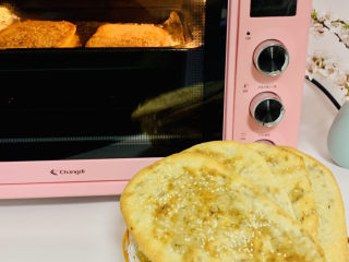 11、鲜肉榨菜锅盔,这款鲜肉榨菜锅盔真的是太好吃了????双手掰开，听那声音就非常美妙。