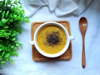 13、南瓜鸡肉浓汤,撒上黑芝麻核桃粉提味,真真好吃