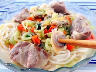 16、排骨蚬子时蔬面,蚬子肉肉鲜掉眉毛有种停不下来的感觉