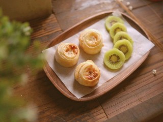 16、香蕉飞饼卷,烤好取出，晾凉，即可食用