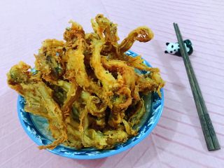 8、酥炸小鲶鱼,这道美味既方便又快捷适合上班一族哦