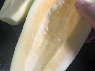 8、月子餐滋补汤(木瓜章鱼花生扇骨汤),挖得很干净