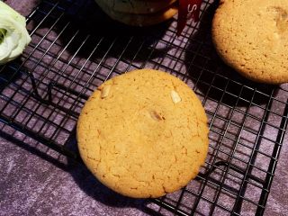 8、花生桃酥,170度，烤12分钟，调头再烤10～12分钟。