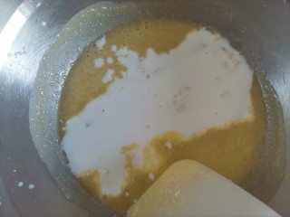 3、牛奶棒,加入牛奶