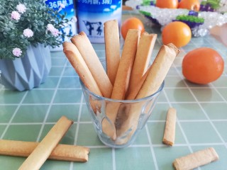 15、牛奶棒,烤好取出来晾凉即可，可以当小宝宝的磨牙棒哦