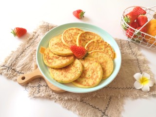 14、鸡蛋玉米饼,宝贝特别喜欢吃。