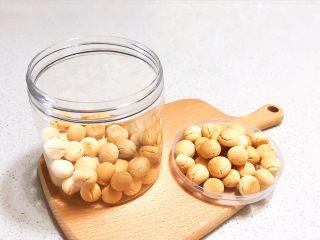 18、宝宝健康食谱  旺仔小馒头,香甜酥脆的旺仔小馒头，入口即化，好吃~