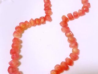 2、石榴旗袍秀早餐,用石榴粒先摆出一个旗袍的轮廓