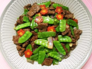 12、荷兰豆炒猪肝,片刻出锅装盘。