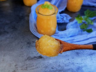 20、自制苹果果酱，美味放心无添加剂,熬好的果酱酸甜可口，吃着也放心