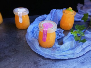 22、自制苹果果酱，美味放心无添加剂,晾凉后放在保鲜室，7天内吃完就行～