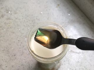 10、营养早餐之南瓜奶＋鸡蛋,然后加入适量的冬蜜（我比较喜欢甜就加了八小勺，朋友们可以加少点哦）