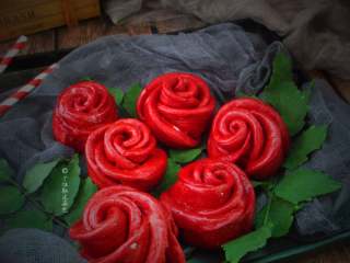 11、十味 玫瑰花馒头,颜色真的很美，看着有食欲