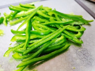 7、青椒炒土豆丝,青椒切丝