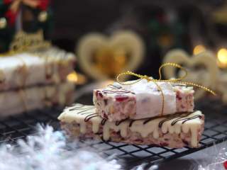 4、超级能量棒，冬日温暖零食，小身材大能量，越嚼越香,小身材大能量的自制能量棒就完成了，越嚼越香。