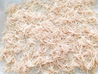 8、宝宝肉松（平底锅版）,和老妈两个人吭哧坑次弄了好久，终于搞了一盘