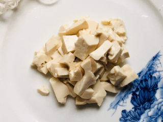 2、豆腐蒸蛋,豆腐切碎～