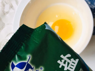 5、豆腐蒸蛋,加少许盐～