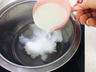 3、西班牙????????小油条,加入牛奶