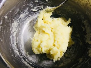 8、西班牙????????小油条,搅拌均匀 非常顺滑 是这样的????