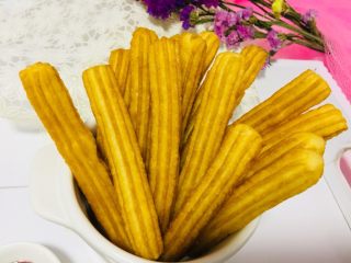 14、西班牙????????小油条,成品外酥内嫩