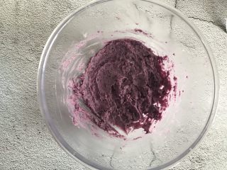 6、紫薯曲奇,搅拌均匀