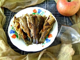 13、干炸小鲫鱼+糖醋小鲫鱼,干炸小鲫鱼