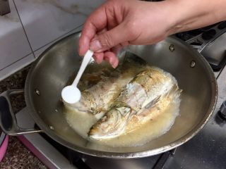 14、我爱鱼鲜系列➕红烧翘嘴鲌,加入少许白糖