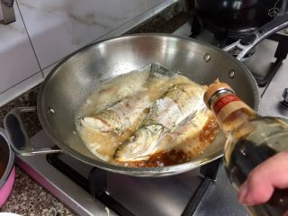 17、我爱鱼鲜系列➕红烧翘嘴鲌,一勺老抽